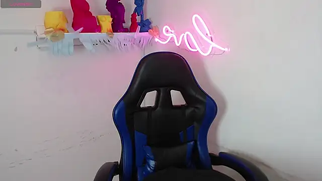 littlee red online show from November 2025 08:14:01 PM