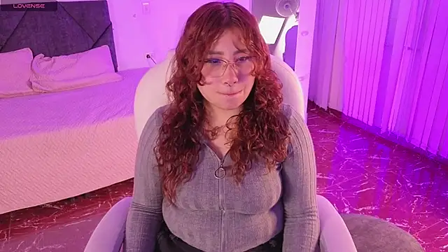 littlee red online show from April 2026 08:47:01 PM