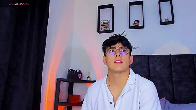 Snapshot of Theo_Noxxx chatting on October 2025 02:45:01 AM Theo Noxxx online show from October 2025 02:45:01 AM