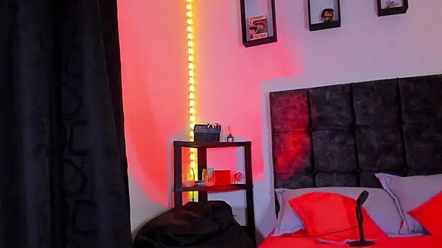 Snapshot of Theo_Noxxx chatting on October 2025 11:42:02 PM Theo Noxxx online show from October 2025 11:42:02 PM