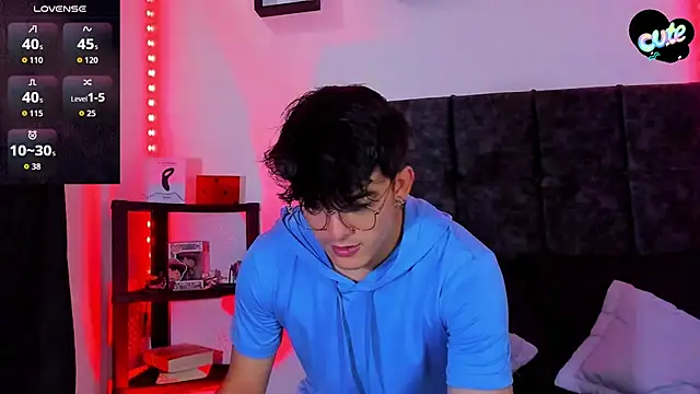 Snapshot of Theo_Noxxx chatting on November 2025 05:39:02 PM Theo Noxxx online show from November 2025 05:39:02 PM