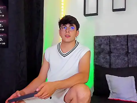 Snapshot of Theo_Noxxx chatting on November 2025 06:41:02 PM Theo Noxxx online show from November 2025 06:41:02 PM