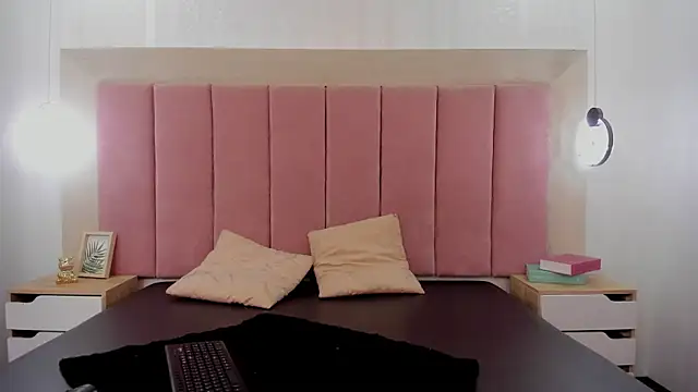 Isabella Marsh online show from November 2025 01:00:02 PM