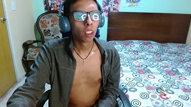 Snapshot of DavTwink3100 chatting on November 2025 01:37:01 AM DavTwink3100 online show from November 2025 01:37:01 AM