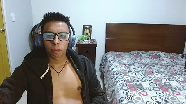 Snapshot of DavTwink3100 chatting on November 2025 03:06:02 AM DavTwink3100 online show from November 2025 03:06:02 AM