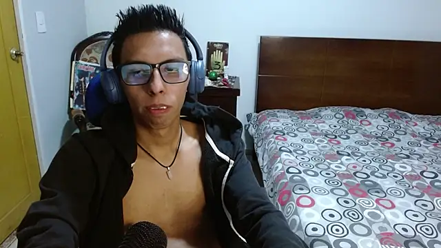 Snapshot of DavTwink3100 chatting on December 2025 02:06:02 AM DavTwink3100 online show from December 2025 02:06:02 AM