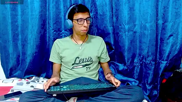 DavTwink3100 online show from February 2026 01:45:04 AM