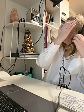 Amelia-Diamond online show from December 2025 07:17:01 AM