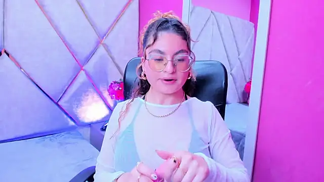 EmiliRouse  online show from November 2025 02:43:02 AM