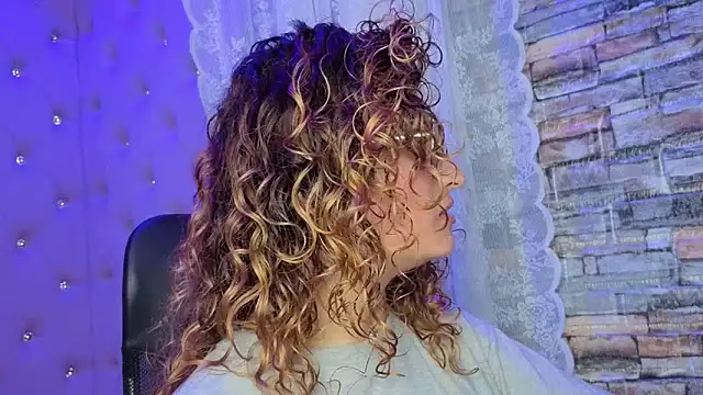 EmiliRouse  online show from November 2025 03:06:01 AM