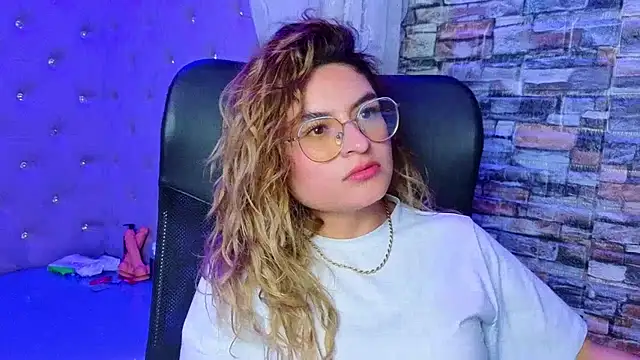 EmiliRouse  online show from December 2025 02:50:01 AM