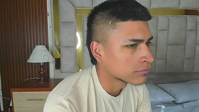 Emiliano Reyes online show from December 2025 02:43:02 AM