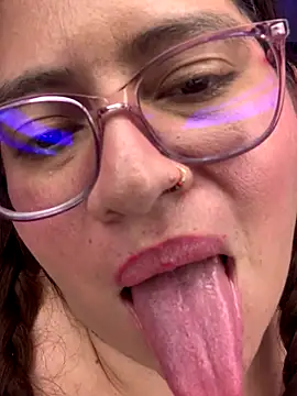 Orianabluee  online show from November 2025 02:01:02 AM