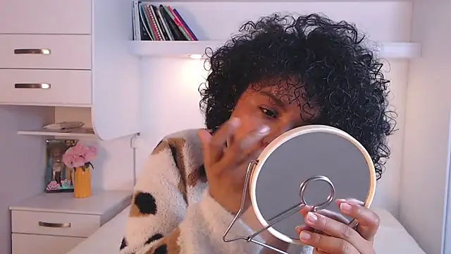 MartiRuis10 online show from December 2025 10:18:02 PM