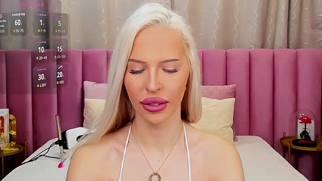 Snapshot of KailaCrystall chatting on December 2025 01:33:02 AM KailaCrystall online show from December 2025 01:33:02 AM