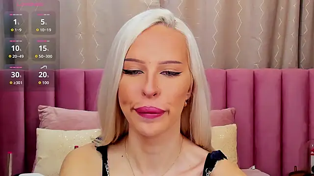 Snapshot of KailaCrystall chatting on December 2025 01:33:01 AM KailaCrystall online show from December 2025 01:33:01 AM