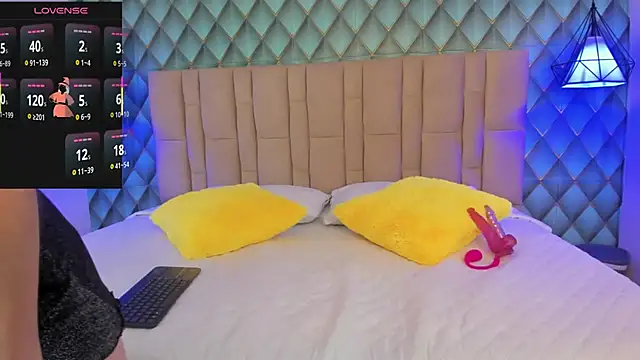 Snapshot of Wendy-Cardona chatting on October 2025 12:39:02 PM Wendy-Cardona online show from October 2025 12:39:02 PM