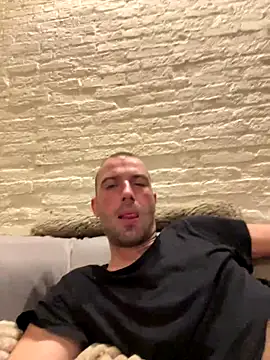 Snapshot of Rotteei1 chatting on October 2025 05:26:02 AM Rotteei1 online show from October 2025 05:26:02 AM