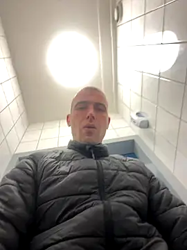 Snapshot of Rotteei1 chatting on November 2025 09:42:02 AM Rotteei1 online show from November 2025 09:42:02 AM