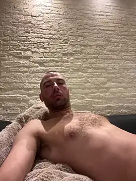 Snapshot of Rotteei1 chatting on November 2025 07:16:01 AM Rotteei1 online show from November 2025 07:16:01 AM