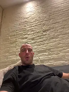 Snapshot of Rotteei1 chatting on November 2025 07:51:02 PM Rotteei1 online show from November 2025 07:51:02 PM