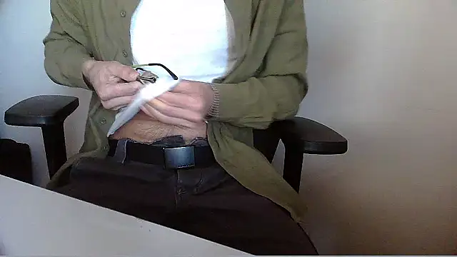 Snapshot of topg84 chatting on May 2026 02:13:02 PM topg84 online show from May 2026 02:13:02 PM