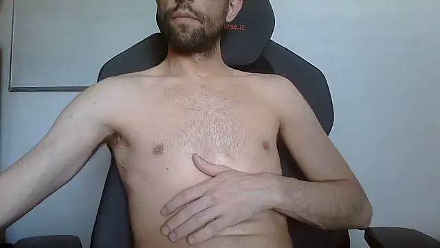Snapshot of topg84 chatting on May 2026 01:40:02 PM topg84 online show from May 2026 01:40:02 PM