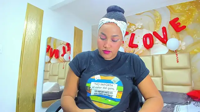 NahomiWalker  online show from February 2026 07:43:02 PM