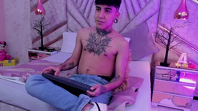 SantiOlsen online show from December 2025 12:25:02 PM