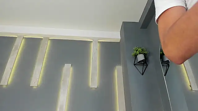 ArohomLester online show from November 2025 11:03:02 AM