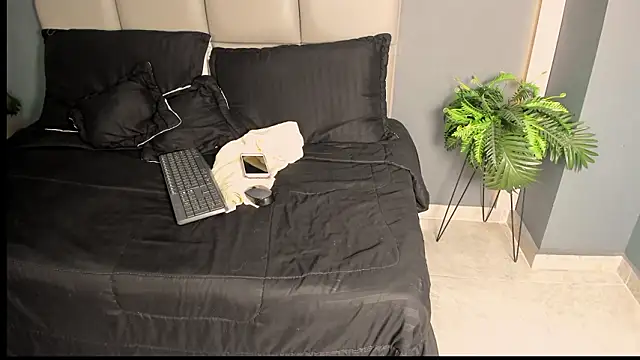 ArohomLester online show from January 2026 11:27:02 AM