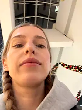 kira mia online show from December 2025 03:21:02 PM