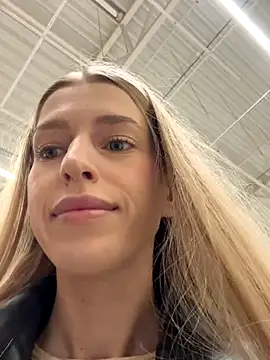 kira mia online show from December 2025 03:29:01 PM