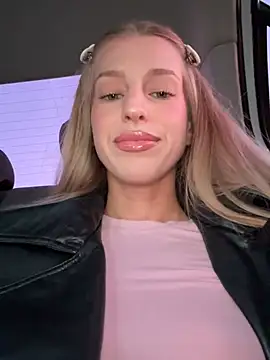 kira mia online show from March 2026 03:42:01 PM