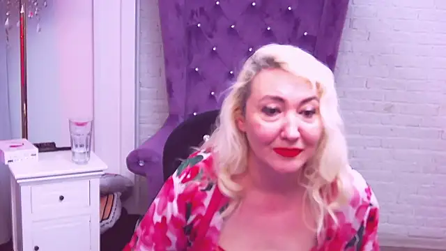 LadyKriss online show from November 2025 06:14:02 AM