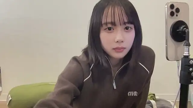 Snapshot of Mahocha1 chatting on November 2025 12:05:02 PM Mahocha1 online show from November 2025 12:05:02 PM