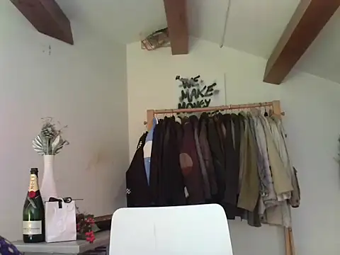 Snapshot of DeboraMee chatting on October 2025 03:22:02 PM DeboraMee online show from October 2025 03:22:02 PM