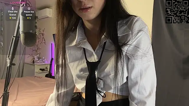 ella simons online show from November 2025 01:06:02 AM