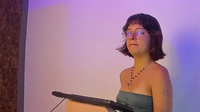 Ivy  storm online show from November 2025 04:41:02 PM