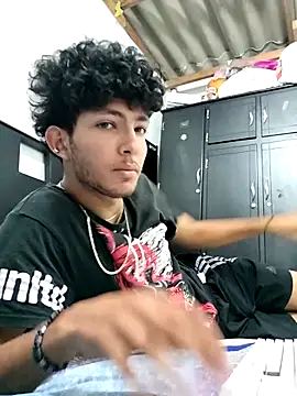 Snapshot of LyliaWood chatting on November 2025 01:05:02 AM LyliaWood online show from November 2025 01:05:02 AM