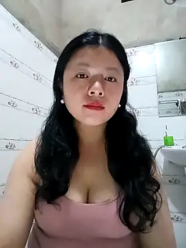 lisa-bae00 online show from February 2026 12:01:02 PM