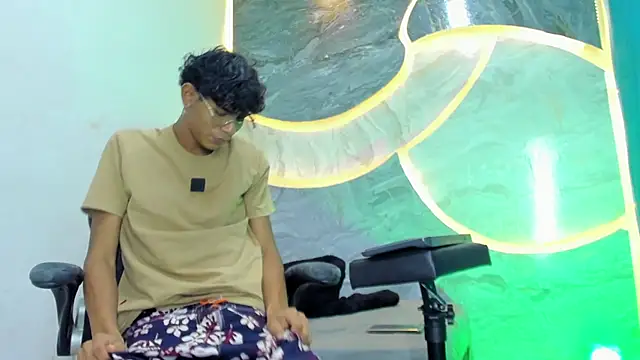 Sex Boy 33  online show from October 2025 04:16:02 AM