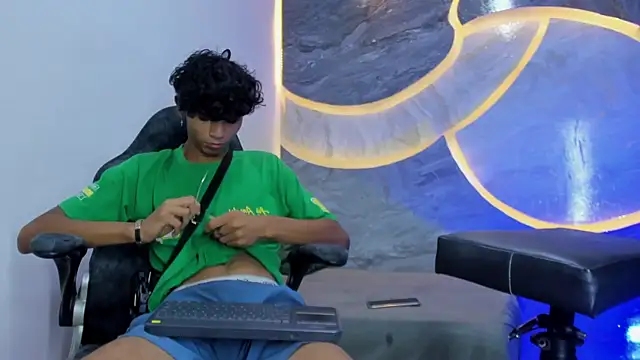 Sex Boy 33  online show from November 2025 03:42:02 AM