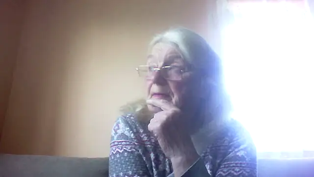 Snapshot of AmyLove353 chatting on April 2026 05:32:01 AM AmyLove353 online show from April 2026 05:32:01 AM