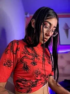 Violeet-Smith online show from October 2025 01:32:01 PM