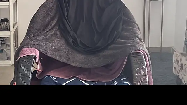 Snapshot of MakeMeAwareAah chatting on December 2025 07:16:02 AM MakeMeAwareAah online show from December 2025 07:16:02 AM