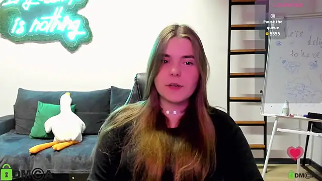 Snapshot of MiraaBloom chatting on November 2025 02:06:01 PM MiraaBloom online show from November 2025 02:06:01 PM