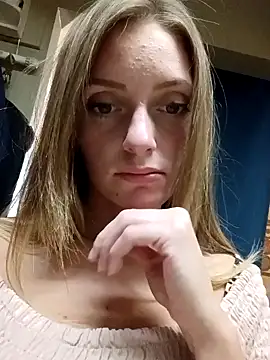 Tessietee online show from October 2025 09:48:02 PM