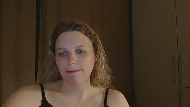 Snapshot of ElisSky301 chatting on May 2026 08:06:01 PM ElisSky301 online show from May 2026 08:06:01 PM