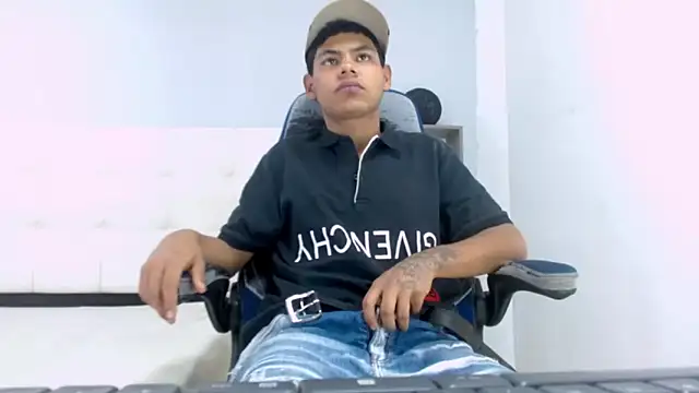 Yordi Alpha online show from October 2025 07:43:01 PM